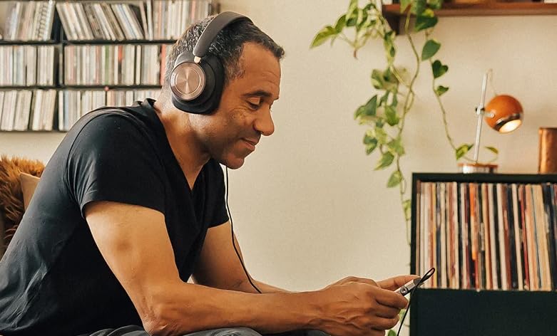 DALI IO-12 Wireless Hi-Res Headphones – Brown