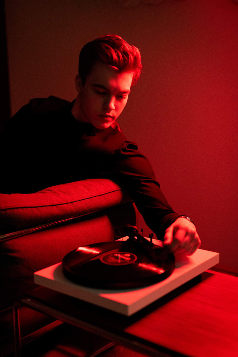 Pro-Ject Debut Carbon EVO Turntable – High Gloss Red